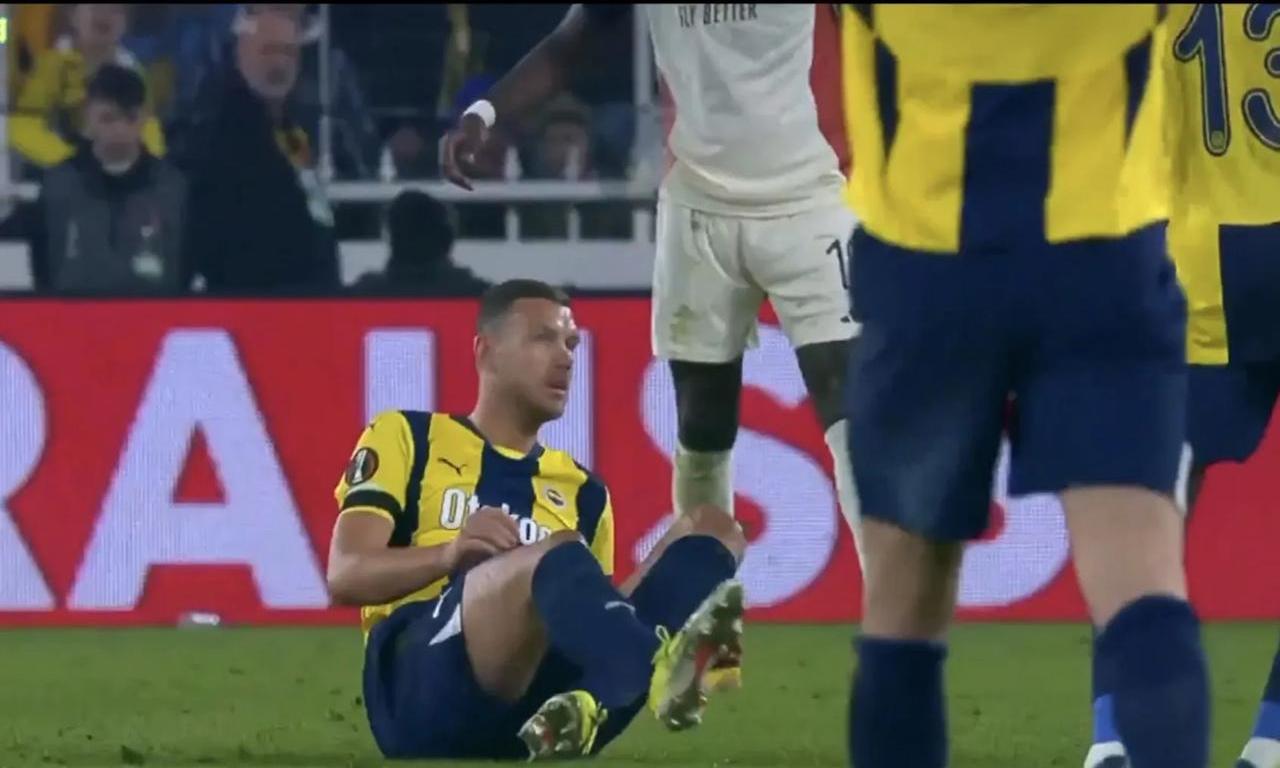 官方网站 - 莱万多夫斯基遭遇七连败，法国队教练面临压力！